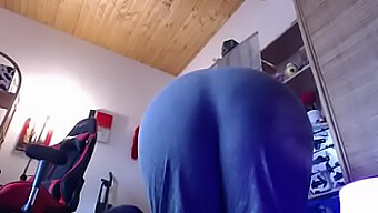 Amateur Italian Girl Shows Off Her Farting Skills In Fetish Video