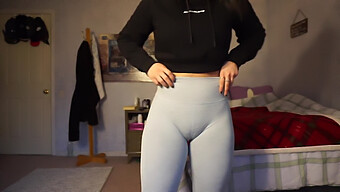 I Pantaloncini Da Palestra Stretti Rivelano Un Tentatore Cameltoe Su Una Giovane Ragazza Americana