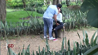 Teen Colombiana Pillada En Un Parque Público Por Cámara Oculta