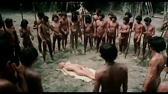 Laura Gemser ใน Emanuelle และ Cannibals สุดท้าย: การเผชิญหน้าแบบวินเทจที่มีขนดก