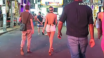 Bargirl Thailandeză Oferă O Performanță Solo Pentru Un Turist Sexual