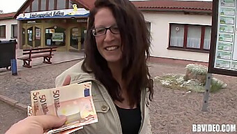 Jana Diskrets Hardcore-Video Mit Einem Kurvigen Deutschen Mädchen, Das Sex Gegen Geld Tauscht