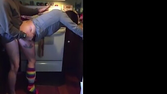 Esposa Gordita Disfruta De Un Atraco En La Cocina Con Su Amante Amateur