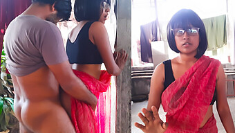 Femme Au Foyer Indienne En Sari Rouge Profite De Sexe Hardcore Avec Son Mari