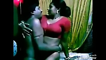 Desi Bhabhi มีเพศสัมพันธ์กับสามีผิวดําในหมู่บ้าน