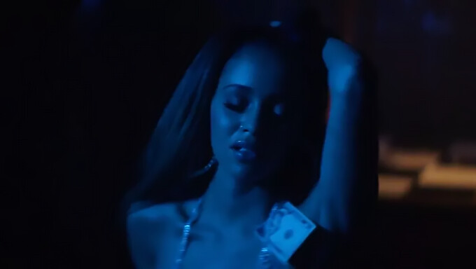 Keke Palmer O Atinge Necorespunzător Pe Vanessa Morgan În Riverdale