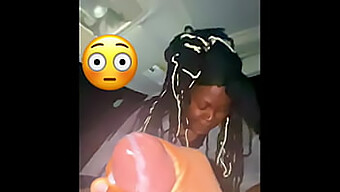 Ebony Skjønnhet Leverer Slurvete Blowjob Og Stor Cumshot