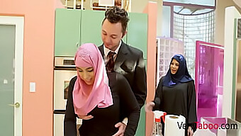 Putriku Yang Tertahan Dalam Jilbab Merasakan Kejantanan Ayahnya - Ella Knox