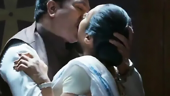 Indian Woman Gives Blowjob To Her Boss