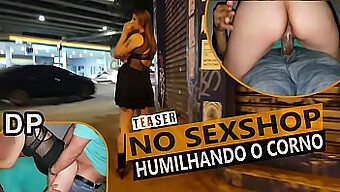 Ménage À Trois Humilhante De Cristina Almeida Com Dois Homens Enquanto O Marido Se Masturba