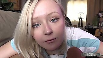 Unge Blonde Natalia Queen Får Hård Sex Af Sin Far!