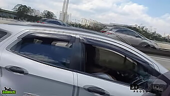 Angel Takemura Memberikan Blowjob Yang Penuh Gairah Dalam Kereta Bergerak Di Marginal Pinheiros