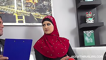 Cô Gái Hijabi Gợi Cảm Thích Thú Với Tình Dục Khó Tính Với Luật Sư