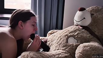 Os Momentos Mais Quentes De Stefanie Knight Na Plushies Tv Em 2018