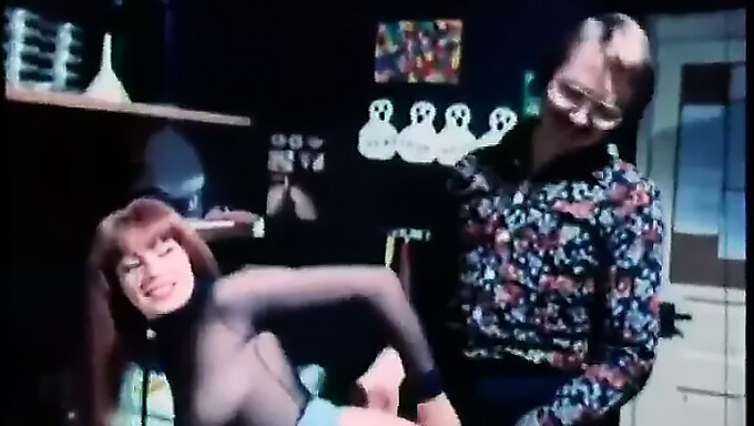 Vintage Video S Močením Ako Sexuálnym Aktom