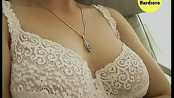 Uma Milf Alemã Excitante Se Entrega Ao Prazer Oral.