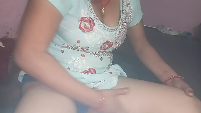 Bhabhi Desi Madura Tem Sua Buceta Lambida E Fodida