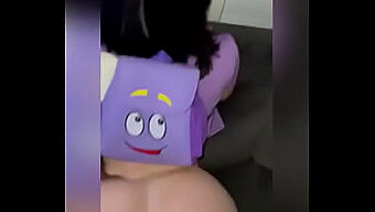 Dora, A Sedutora Beleza Latina Em Ação