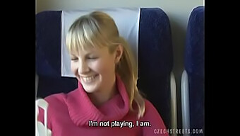 Pov-Video Von Tschechischem Mädchen, Das In Der Bahn Oralsex Gibt