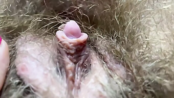 Une Indienne Avec Un Gros Clitoris Se Fait Remplir De Sperme