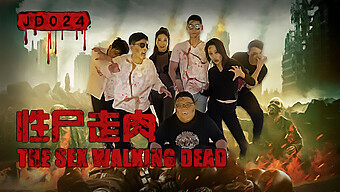 Remaja Asia Bermain Sebagai Mistress Zombie Dengan Pantat Besar