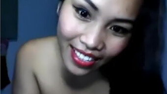 Filipina Webcam Model Engages In Explicit Self-Pleasure