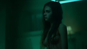 Scene Esplicite In Alta Definizione Di India Eisley Del Film 2019